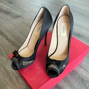 Valentino black bow with lace heels 39